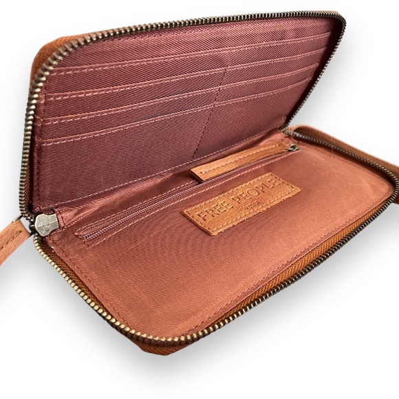 🆕 FREE PEOPLE: Distressed Vegan Leather Wallet - Picture 10 of 12